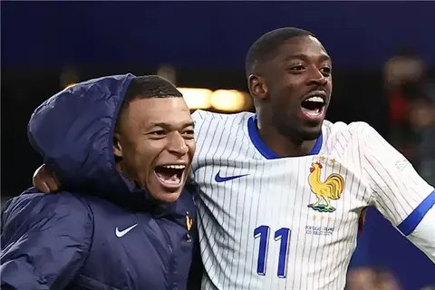 "يعاملونه كخادم لمبابي".. هجوم حاد على نجم فرنسا بسبب ديمبلي